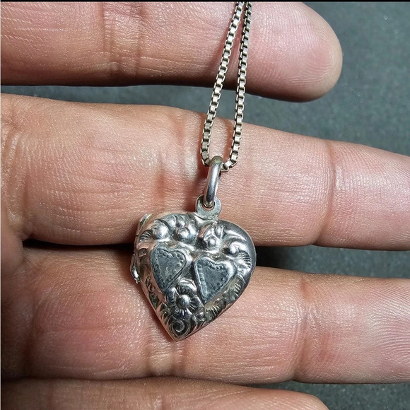 Sterling Silver 925 Double Heart Keep Sake Locket Pendant On 18 In 925 Box Chain - Picture 1 of 3